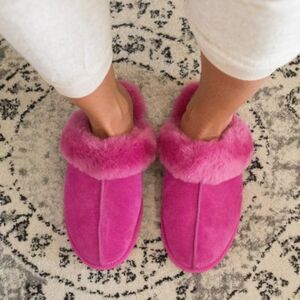 UGG Women's Scuffette II Slipper Size 10